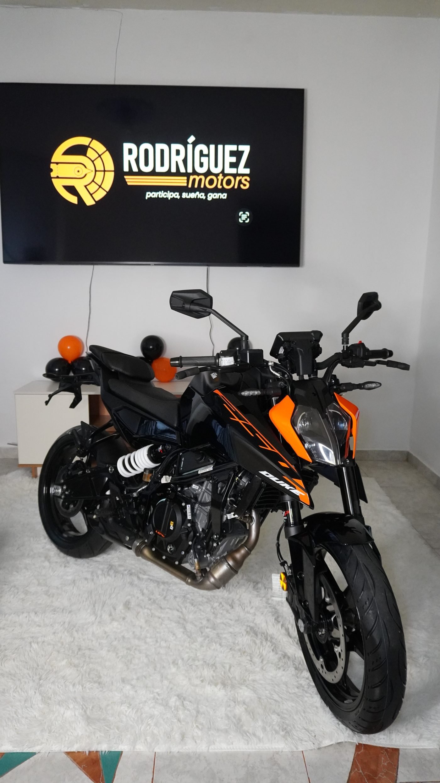 Primer Premio: KTM Duke 250 0 km